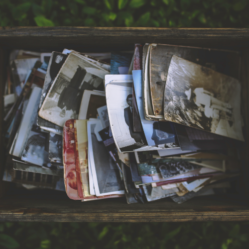 Viele Fotos in einer Box 